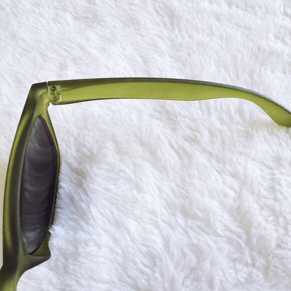 Lola Green Polycarbonate Sunglasses - Picture 3 of 12
